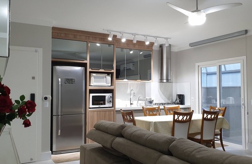Centro Apartment | Excellent Apt of 2 dormitories in the Center of Bombinhas to 300mts of the beach