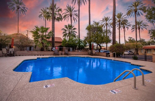 Sands Arcadia Townhouses Condo | Exceptional community! Biltmore/Arcadia location. Impeccable! King Bed!