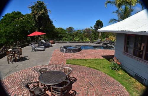 Captain Cook House | Exceptional Historic Home in South Kona