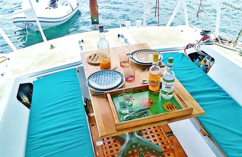 Tartane Boat Rental | Exceptional stay on a boat in Sainte-Anne