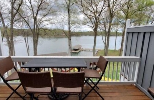 North Shore House | Exceptional townhome with Wifi, 2 kayaks, and amazing sunrises.