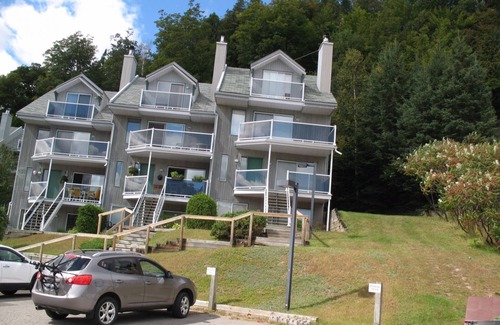 Saint-Sauveur Condo | Exceptional view of the mountain