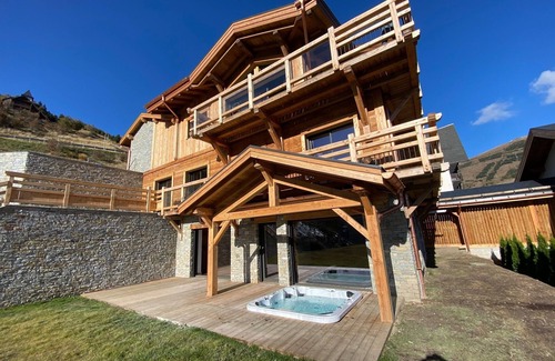 Les Deux Alpes Ski Chalet | Exceptional view, Swimming pool, Sauna, Jacuzzi, Cinema, Massage, Billiards, Sport