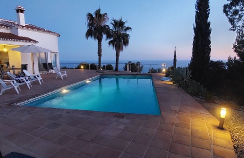 Sayalonga Villa | Exceptional Villa Estrellita: 180° sea view, heated pool.