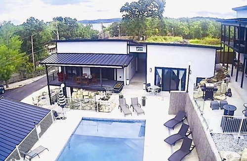 Indian Point Villa | Exclusive 3b/3b Poolside with Hot Tub, Game Room 3 min. SDC,15 min to Branson!