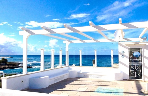 Villanova Apartment | Exclusive and charming penthouse right on the beach, 4 people