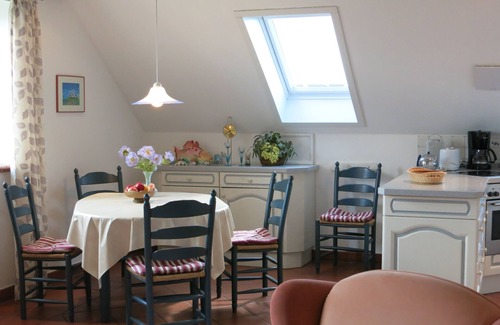 Krummhoern Apartment | Exclusive apartment on the upper floor. right on the canal with its own jetty