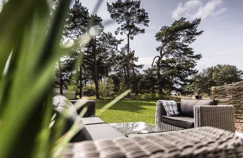 Loddin Apartment | Exclusive apartment with water view, terrace, fireplace and daily cleaning