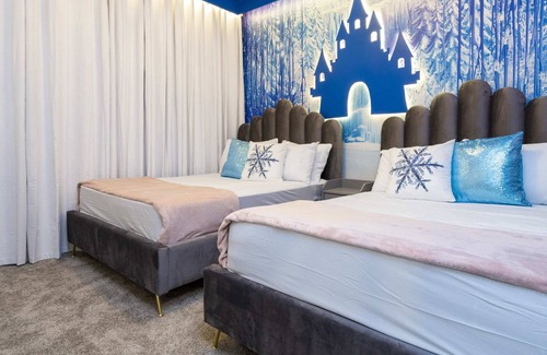 Campbell House | Exclusive home with themed bedroom near Disney