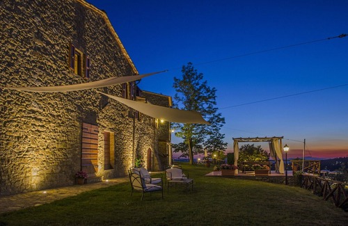 Castellina in Chianti Apartment | Exclusive Garden Place, View and Atmosphere