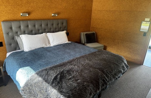 Ohau Cabin | Exclusive NZ high-country lodge hosting groups of up to 24.