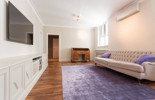 Wieden Apartment | Exclusive penthouse in a Viennese building