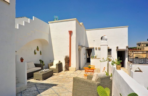 Surano Apartment | Exclusive terrace 11 km from the sea - Pomegranate Apartment