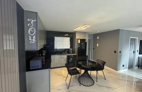 Century City Apartment | Exclusive Ultra-Luxury A Cut Above Apartments Century City by Vvip Bookings