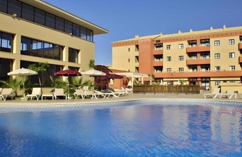 Punta Umbria Apartment | Exclusivo Apartamento con Piscina en Zona Privada Cerca de la Playa y Campos de Golf