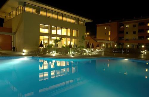 Punta Umbria Apartment | Exclusivo Apartamento con Piscina en Zona Privada Cerca de la Playa y Campos de Golf