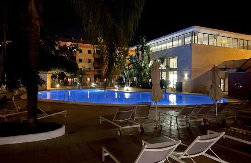 Punta Umbria Apartment | Exclusivo Apartamento con Piscina en Zona Privada Cerca de la Playa y Campos de Golf