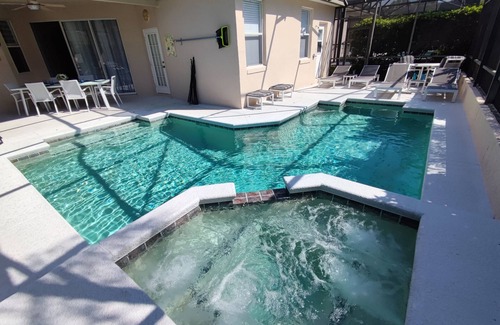 Calabay Parc Villa | Executive 5/6 Bed Villa with Private Pool, Games Room + Wifi, 12 miles to Disney