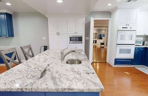 Dade City House | Executive 5-Bedroom Pool Home | Lakeview Estate | Dade City, FL