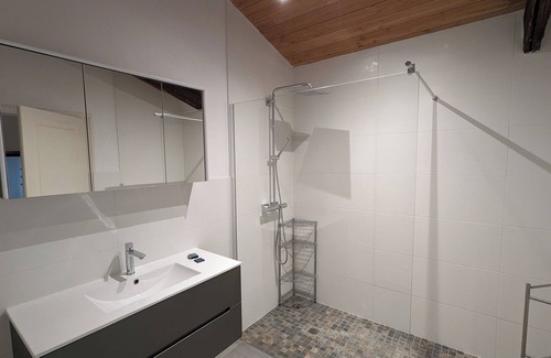 Soyaux House | Executive gîte, three ensuite bedrooms, sleeps 8, 330 m2, air-conditioned