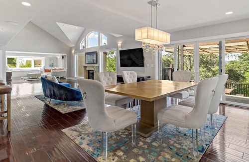 Hayward Villa | Executive Home, Modern Spacious Retreat!