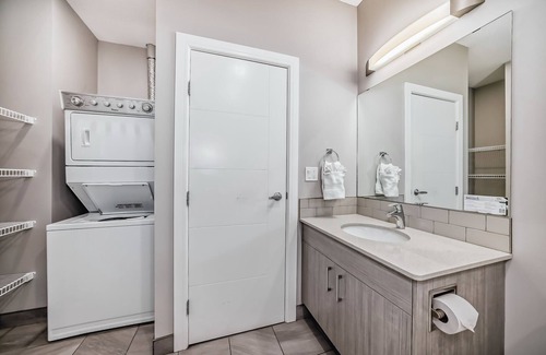 Red Deer Apartment | Executive King Bedroom Suite