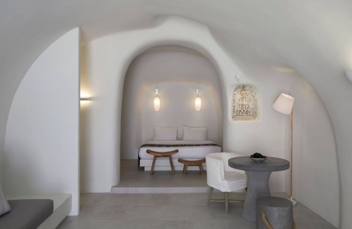 Oia Hotel | Executive One-Bedroom Cave Suite