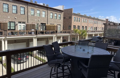 Hitch Village - Fred Wessels Homes House | Executive rental available in Savannah, GA- minimum 60 day. great locale