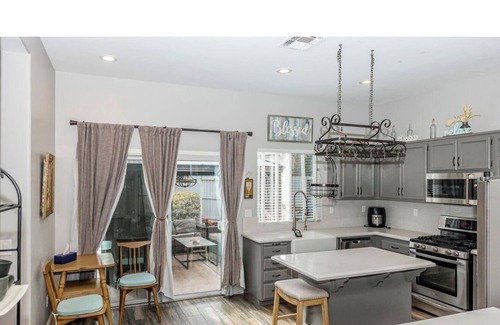 Highland Reserve House | Executive-Style Farmhouse Retreat – Furnished & Perfectly Located in Roseville