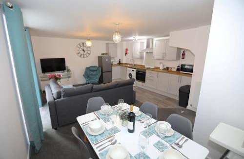 Exmouth Apartment | Exmouth - Apartment 2, Strand House - Modern 2 Bedroom Apartment, Perfect Location For Access To Beach & Town Centre - Sleeps 6 Guests - Hosted By RENTMYHOUSE