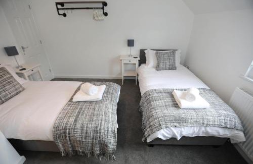 Exmouth Apartment | Exmouth - Apartment 2, Strand House - Modern 2 Bedroom Apartment, Perfect Location For Access To Beach & Town Centre - Sleeps 6 Guests - Hosted By RENTMYHOUSE