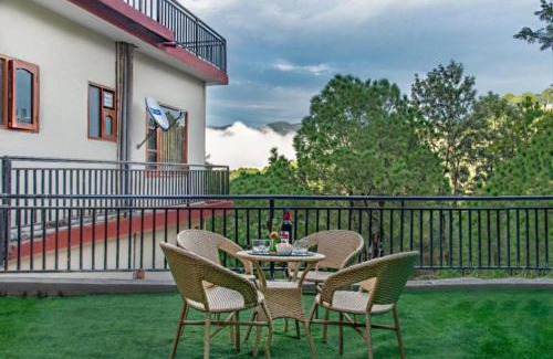 Dharampur Apartment | Exotic Stays I Mountain Mist Inn l Family Groups I Helpfull Staff I Open Air Lawn & Rooftop I Pet friendly & Serviced Apts I Kasauli