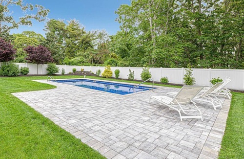 Hampton Bays House | Expanded ranch in Hampton Bays with beautiful backyard w heated pool, sleeps 12n