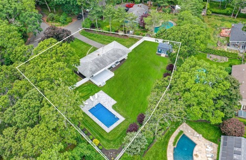 Hampton Bays House | Expanded ranch in Hampton Bays with beautiful backyard w heated pool, sleeps 12n