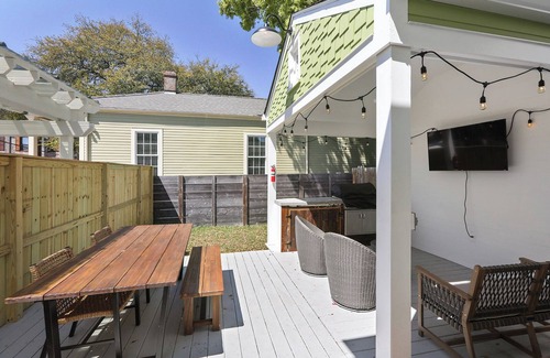 Faubourg Lafayette House | Expansive Modern Luxury Home - Streetcar Adjacent!