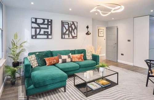 Chinatown Apartment | Expansive Penthouse with Roof Terrace in Soho