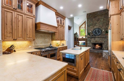 Edwards House | Expansive Ski-in/out Retreat at Arrowhead | Bearberry Lodge