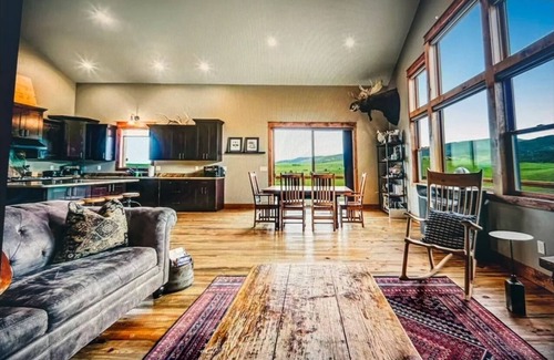 Bozeman House | Expansive views, wildlife, and privacy.