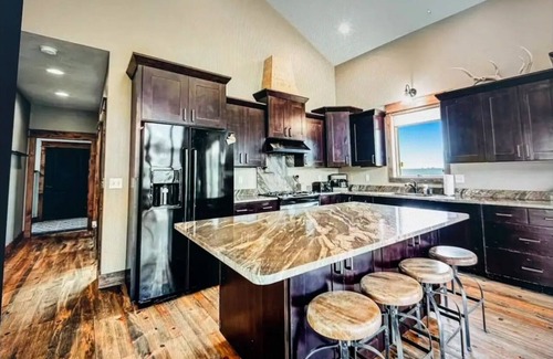 Bozeman House | Expansive views, wildlife, and privacy.