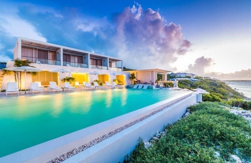 Providenciales Hotel | Experience Serenity in an Intimate Oceanview Balcony Suite
