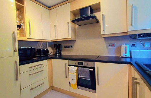 Wigan House | Experience Comfort and Style at Our Modern Luxury 3-Bedroom Guesthouse in Wigan"