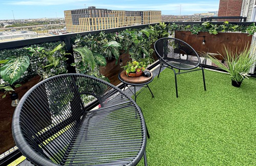 Deep Ellum Apartment | Experience Deep Ellum - Elevated FREE Parking Walk to The Factory