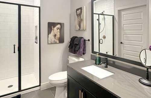 Deep Ellum Apartment | Experience Deep Ellum - Elevated FREE Parking Walk to The Factory