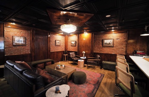 Jacksonville Hotel | Experience historic Jacksonville! This 1 BR Queen Guest Room offers boutique charm in the heart of wine country. Walk to the Britt Festival, Nespresso machine included. Ideal for a downtown escape for two.