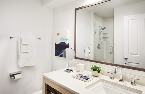 Key West Hotel | Experience Key West! Suite with Private Terrace & Free Shuttle Service!