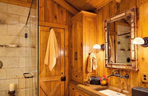 Rhinelander Cabin | EXPERIENCE LAKESIDE LUXURY AT MAPLE CABIN: YOUR IDYLLIC RETREAT IN STAR LAKE, WI