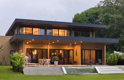 Esterillos Este Villa | Experience luxury at Villa Assinie's tropical beach paradise in Esterillos Este!
