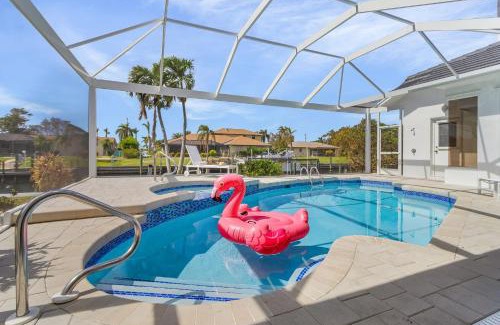 Pelican House | Experience Luxury- Gulf Access, Stunning Canal Views, Heated Pool- Villa Avalon - Roelens