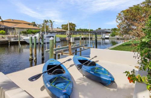 Pelican House | Experience Luxury- Gulf Access, Stunning Canal Views, Heated Pool- Villa Avalon - Roelens