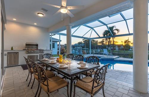 Pelican House | Experience Luxury- Gulf Access, Stunning Canal Views, Heated Pool- Villa Avalon - Roelens